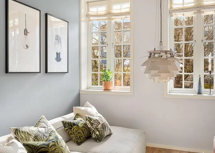 Modern & Central 2 Bedroom Apartment With Parking