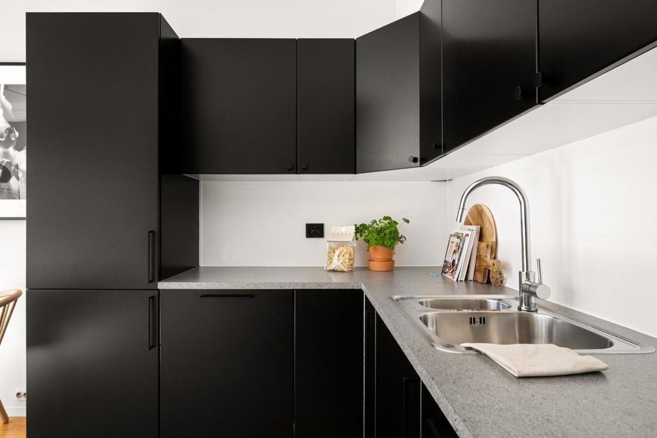 Modern & 2 Bedroom With Parking *