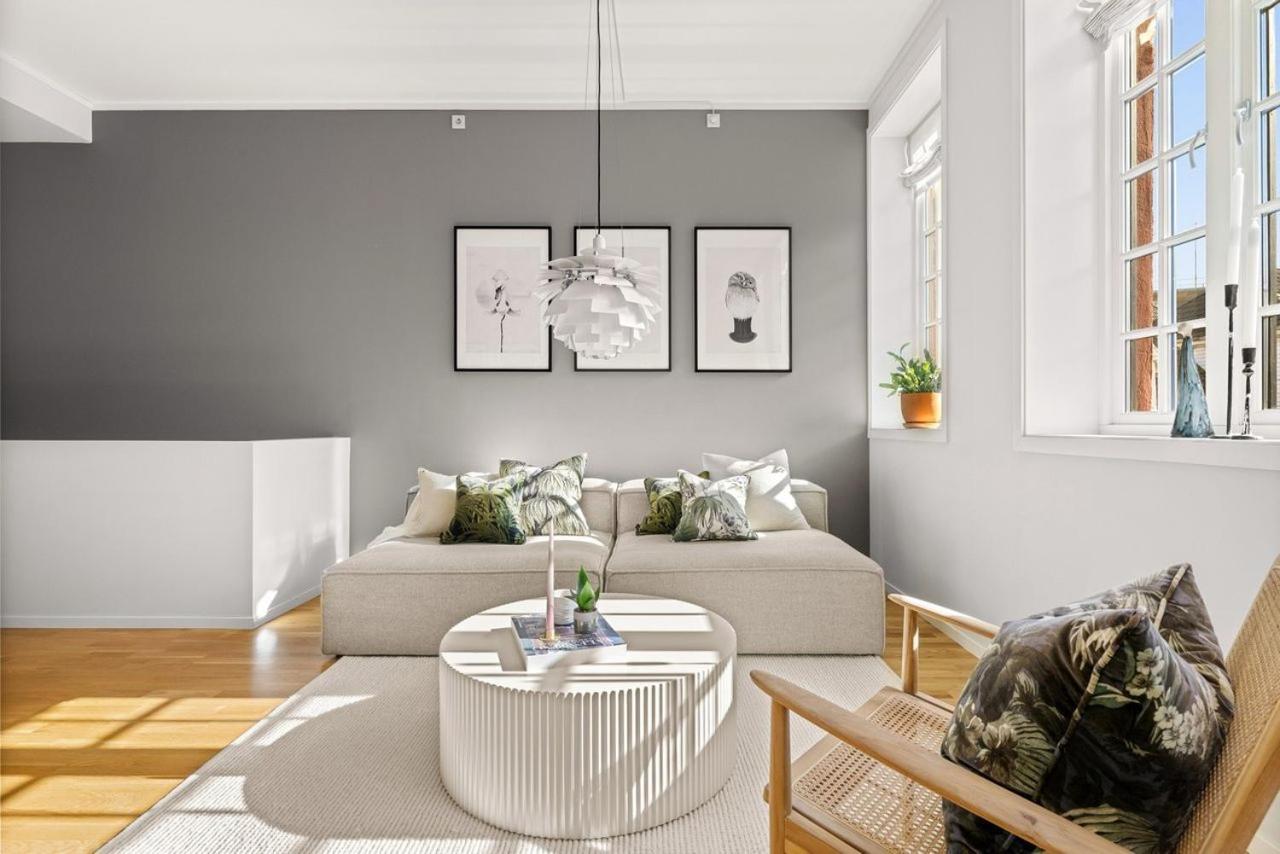 Apartment Modern & 2 Bedroom With Parking *