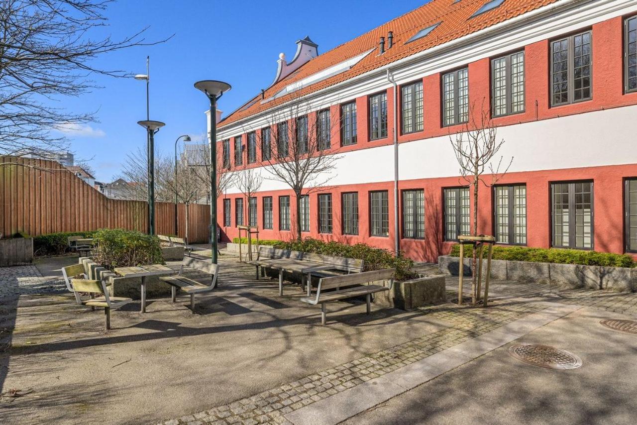 Apartment Modern & 2 Bedroom With Parking