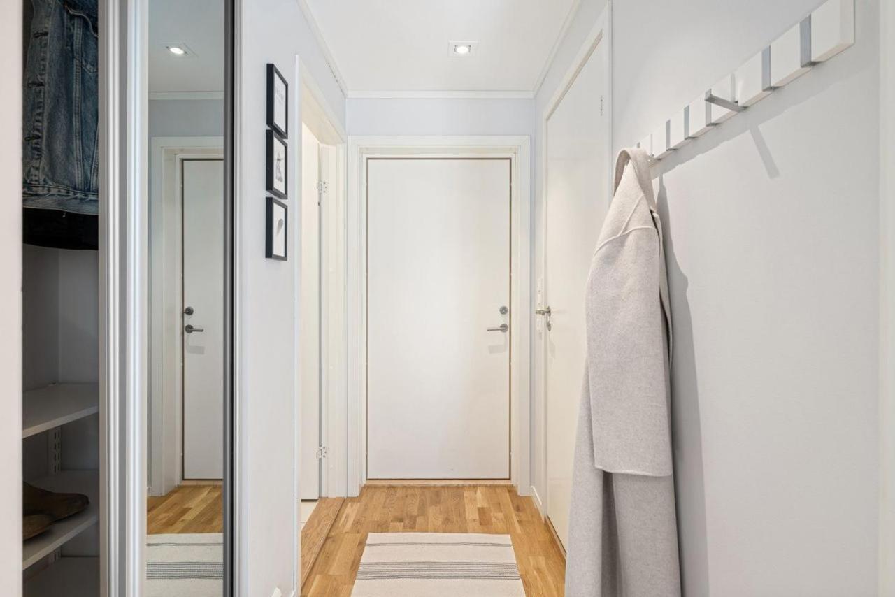 Modern & 2 Bedroom With Parking *